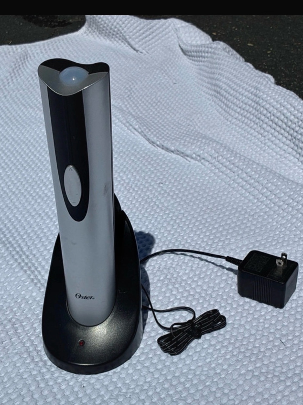 Oster Black and Silver Electric Wine Opener with base and cord